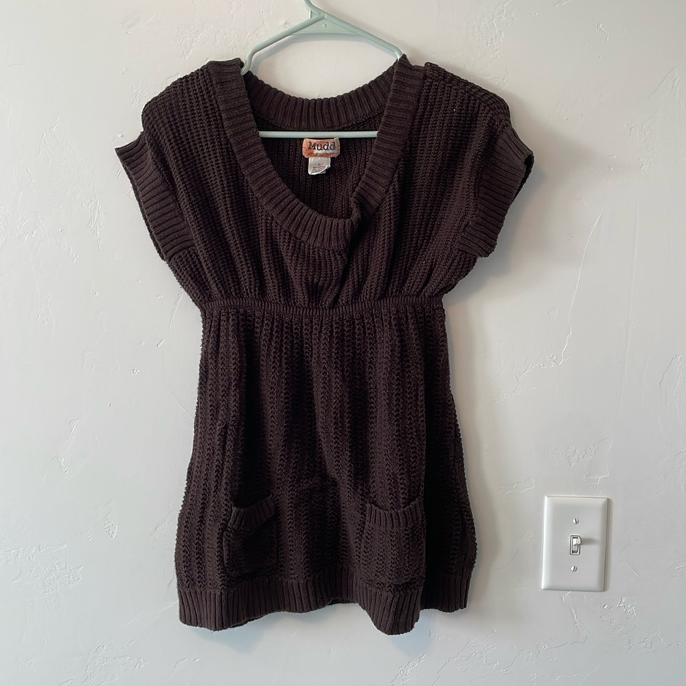 Brown, short sleeve sweater, MUDD size large front pockets scoop neck
